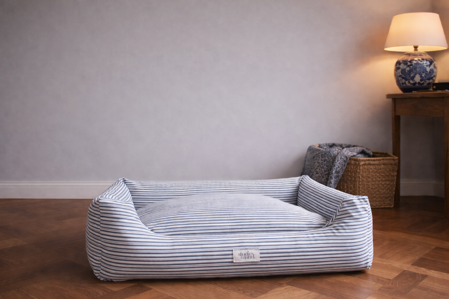 Hugo - luxe hondenmand met blauwe streep