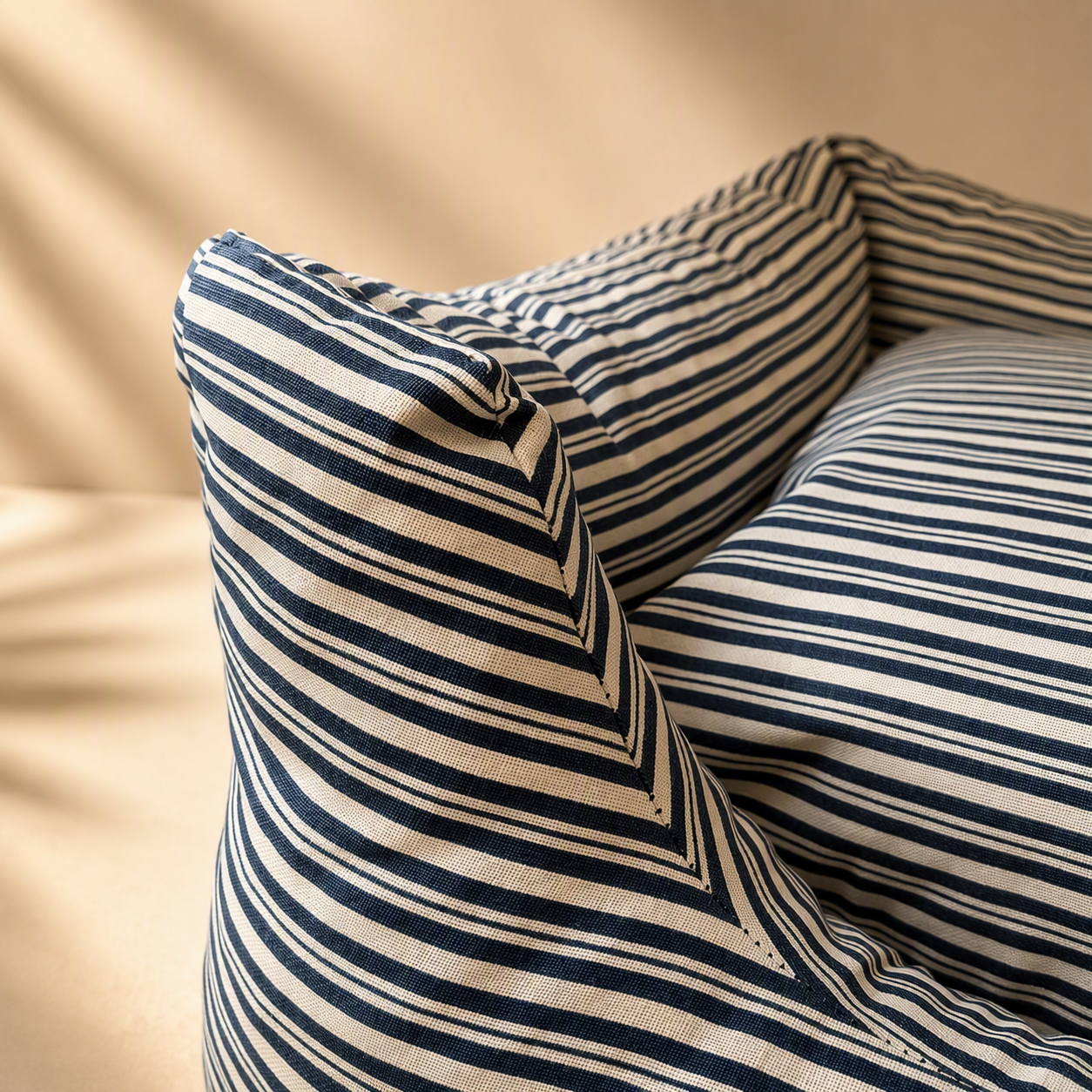 Close up mand blauwe strepen