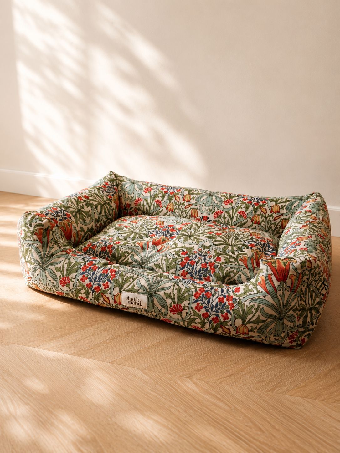 Flora hondenmand met botanische bloemenprint